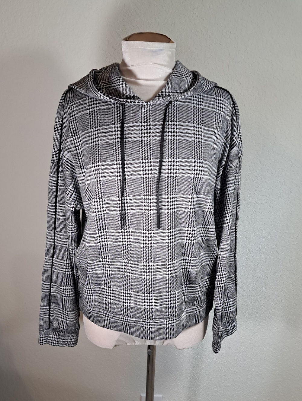 Andrew Marc Women’s Sport Glen plaid Hoodie Medium Black White Knit Drawstrings